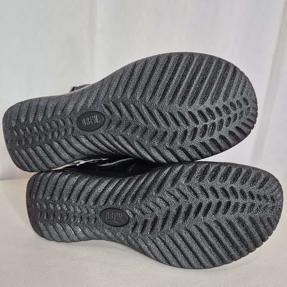 Drew Savannah Black Leather / Black Stretch Convertible Strap Clog - Size 10 WW - Picture 13 of 14